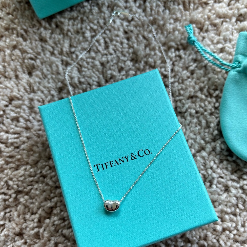 Tiffany: Elsa Peretti Bean Design Pendant